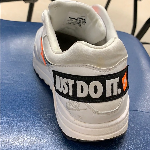 Selling - Picture 2 of 4